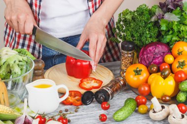 Kadın aşçılar mutfak, yumuşak odak arka plan at