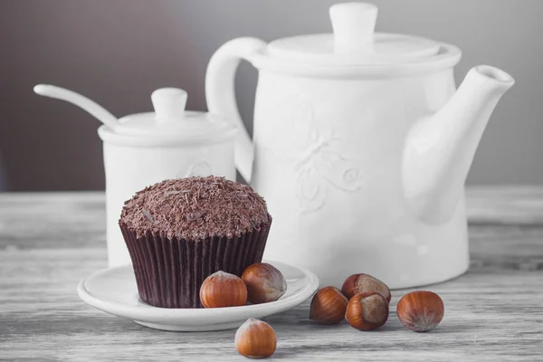 Teekanne Schokolade Cupcakes Und Verschiedene Dekorationen Weichen Fokus Hintergrund — Stockfoto