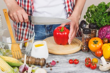 Kadın aşçılar mutfak, yumuşak odak arka plan at