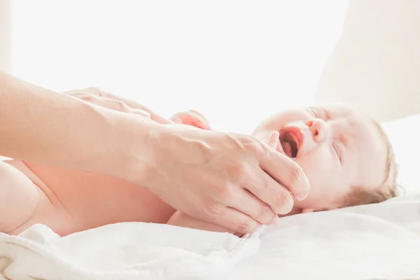 Baby Hands Mother Indoors Soft Focus Background — Stock Photo, Image