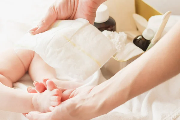 Bebé Manos Madre Interior Fondo Enfoque Suave — Foto de Stock