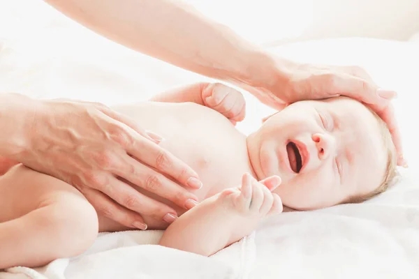 Baby Hands Mother Indoors Soft Focus Background — Stock Photo, Image