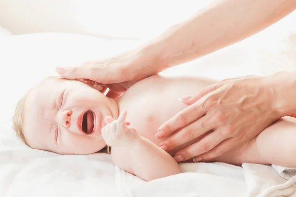 Baby Hands Mother Indoors Soft Focus Background — Stock Photo, Image