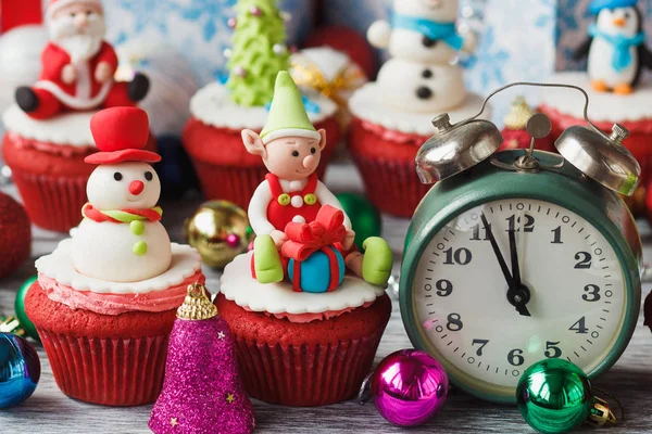 Cupcakes Noël Avec Des Décorations Colorées Bonhomme Neige Elfe Mastic — Photo