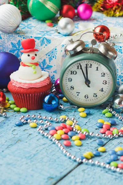 Χριστουγεννιάτικα Cupcakes Χρωματιστά Διακοσμητικά Χιονάνθρωπος Φτιαγμένα Από Μαστίχα Ζαχαροπλαστικής Μαλακή — Φωτογραφία Αρχείου