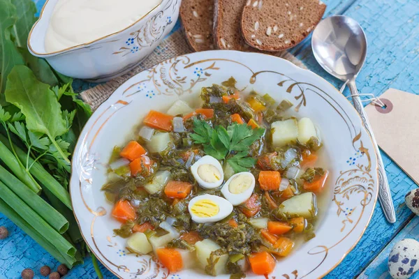 Prato Com Sopa Azeda Pão Legumes Diferentes Backgroun Madeira Vista — Fotografia de Stock