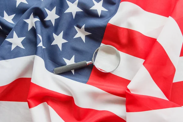 Magnifying glass on the national flag of United States of America — Stock Photo, Image