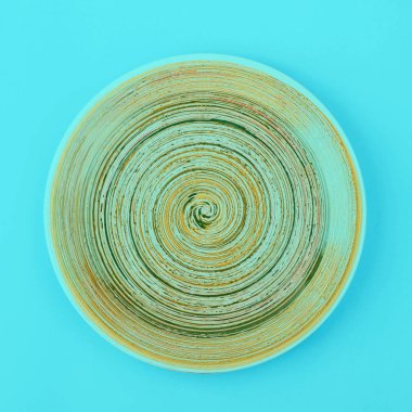 Mavi arka planda koyu yeşil plaka