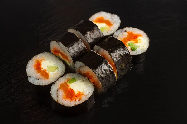 Makanan Jepang Set Sushi Salmon Dan Gulungan Dengan Salmon Dan — Stok Foto