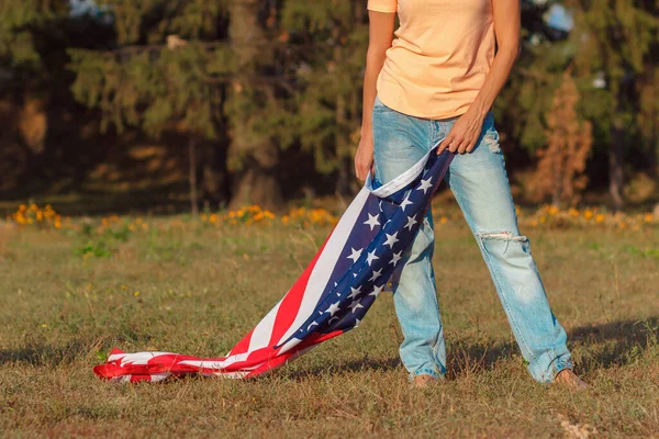 Žena Flag United States America Hands Outdoors Soft Focus Background — Stock fotografie