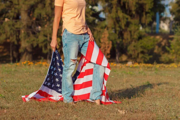 Žena Flag United States America Hands Outdoors Soft Focus Background — Stock fotografie