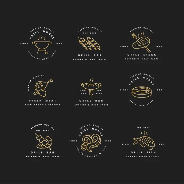 Conjunto vectorial de diseños de logotipos dorados y plantillas para parrilla. emblemas de carne o insignias de filete, salchicha. pescado y otros tipos de carne . — Vector de stock