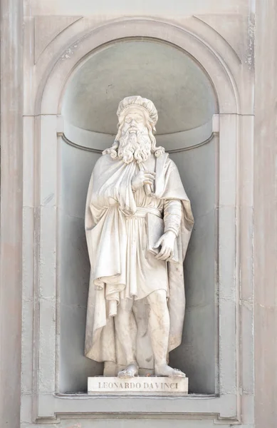 Szobra Leonardo Vinci Homlokzaton Uffizi Képtár Firenze Toscana Olaszország — Stock Fotó