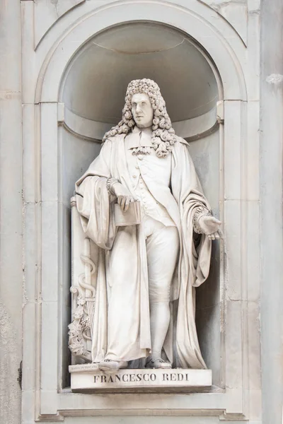 Статуя Франческо Реди Фасаде Галереи Уффици Флоренция Тоскана Италия — стоковое фото