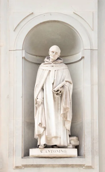 Statua Sant Antonino Sulla Facciata Della Galleria Degli Uffizi Firenze — Foto Stock