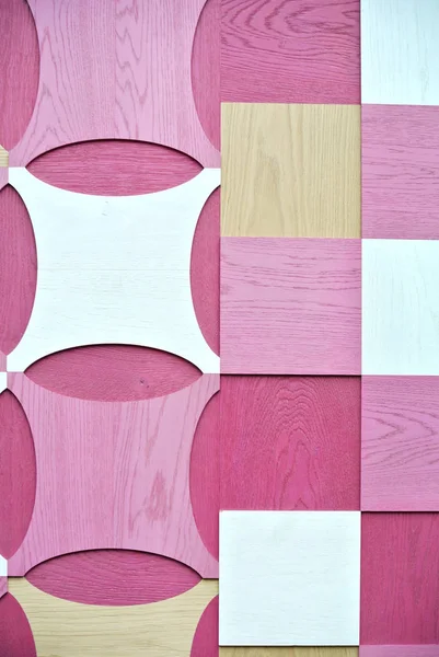 Muur Versierd Met Roze Witte Houten Geometrische Ontwerpen — Stockfoto