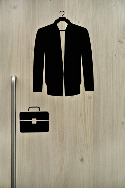 バッグやコートのためのキャビネットの詳細 — ストック写真