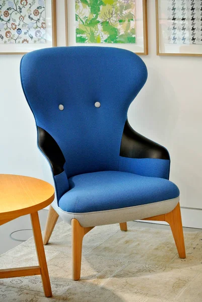 Der Blaue Sessel Mit Tisch — Stockfoto