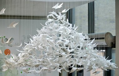 Dekoratif plastik beyaz kuşlar