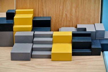 renkli ahşap binalar