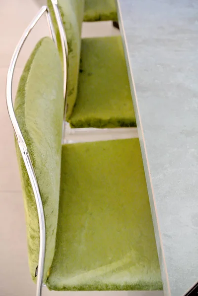 Tissu Vert Chaises Métalliques — Photo