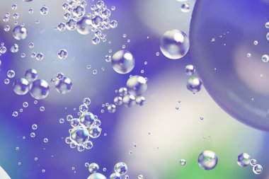 renkli balon su içinde