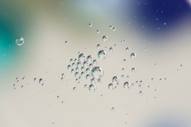 renkli balon su içinde