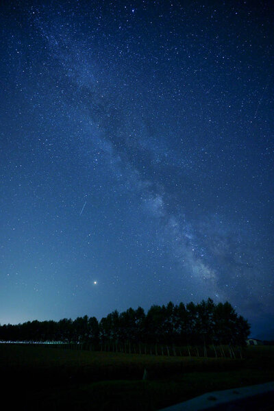 Галактика Млечный Путь ночью
