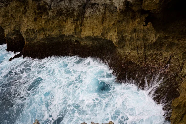 Клифф Острове Хатерума — стоковое фото