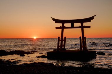 Torii deniz Japonya'da