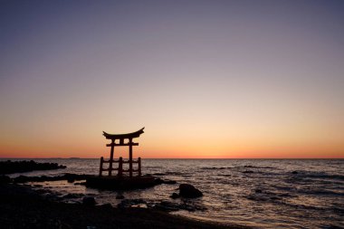 Torii deniz Japonya'da
