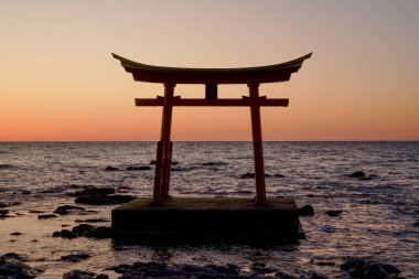 Torii deniz Japonya'da