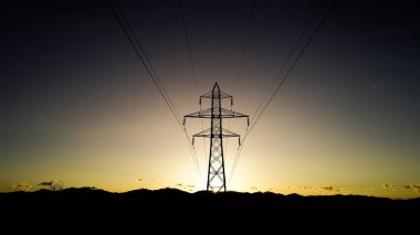 günbatımı çelik kule