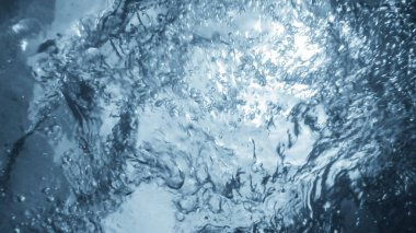 su ve su altı balonunda