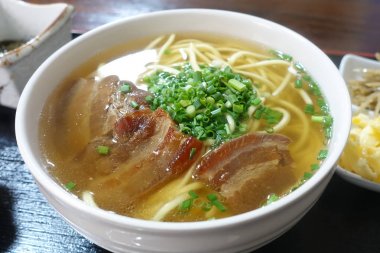 okinawa içinde soki soba