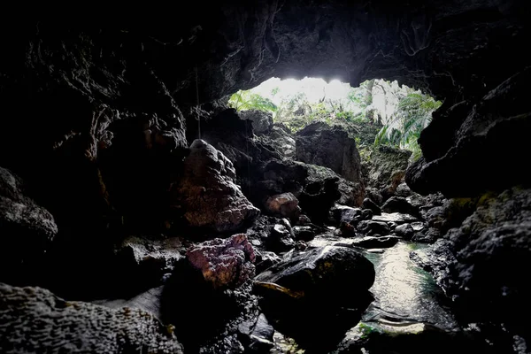 Grotte Dans Île Iriomtoe — Photo