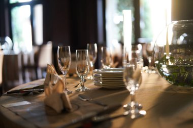 Akşam açmadan önce restoran