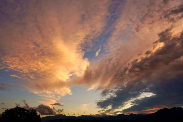 Paesaggio Nel Cielo Del Tramonto — Foto Stock