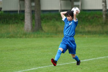 futbol maçında top fırlatmak