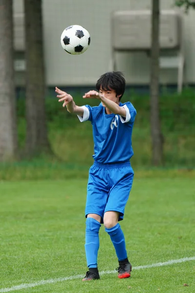 Rzucanie Piłką Piłkę Nożną Gry — Zdjęcie stockowe