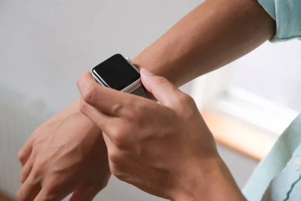 Young Man Smartwatch Japan — Stock Photo, Image