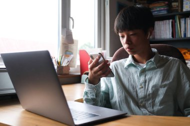 Japonya 'daki evden çalışmak için.