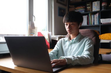 Japonya 'daki evden çalışmak için.