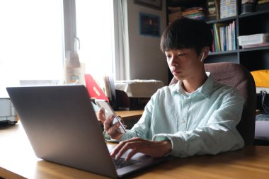 Japonya 'daki evden çalışmak için.