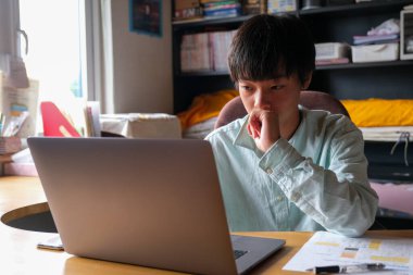 Japonya 'daki evden çalışmak için.