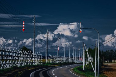 Hokkaido 'da bulut ve mavi gökyüzü