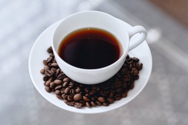 Kahve ve kahve çekirdeği kafede.