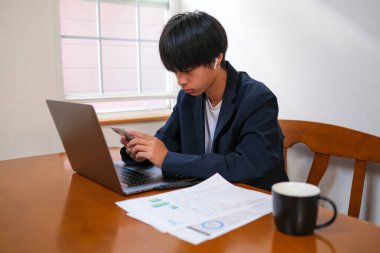 Japonya 'daki evden çalışmak için.