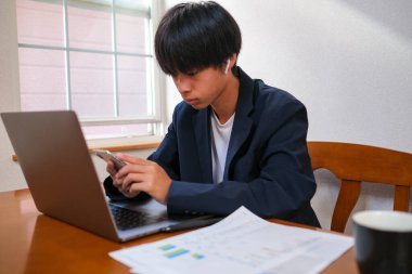 Japonya 'daki evden çalışmak için.