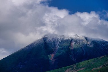 Hokkaido 'da kar tepeli dağlar